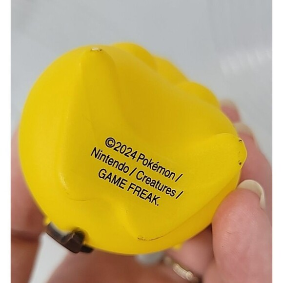 Lof of 3 Pokemon Pikachu - Graffiti Pikachu, Christmas Ornament & 2015 Tomy Toys - Picture 10 of 15